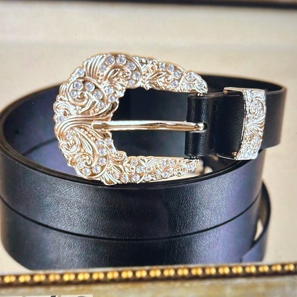 Last 1 remaining Vegan leather bling western belt. Oh so beautiful 🌺❤️ - Picture 2 of 5